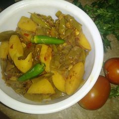 A picture of Aloo saim ki bhujya.