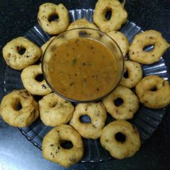 A picture of Medu Vada.