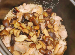 麻油香菇栗子雞肉炊飯（參考貝蒂做便當） 的食譜成品照片