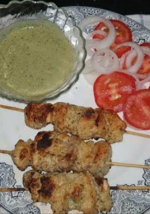 A picture of Malai boti chicken tikka.