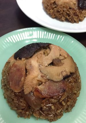 A picture of Loh Mai Kai (Glutinous Rice with Chicken and Mushroom).