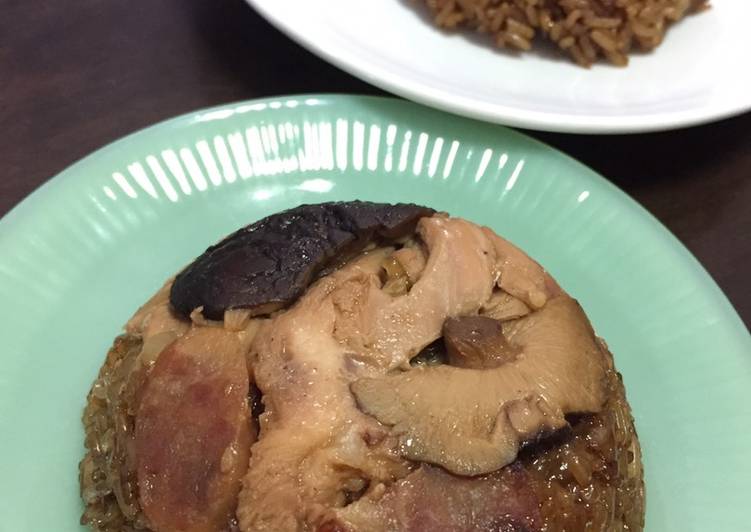 Loh Mai Kai (Glutinous Rice with Chicken and Mushroom)