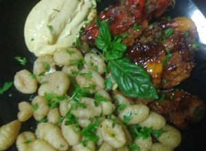 Una foto de Chiles dulces rellenos con pasta de papa frita
