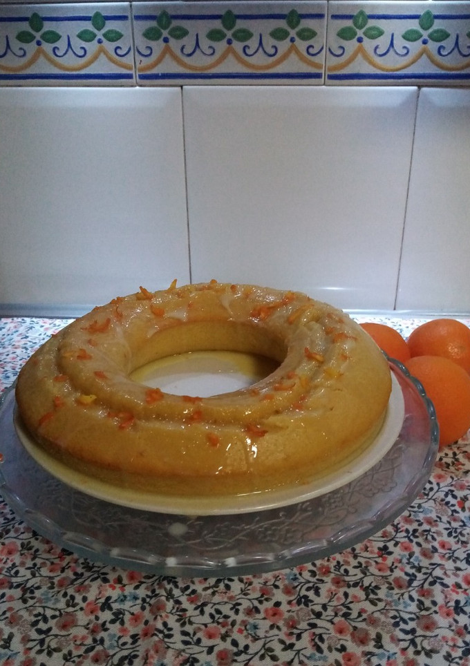Una foto de Bizcocho de naranja con cobertura de leche condensada