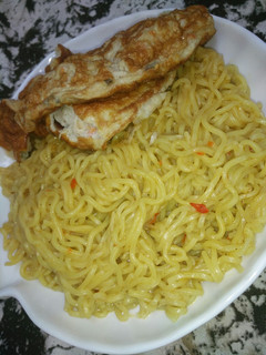 A picture of My simple noddles nd fried egg.