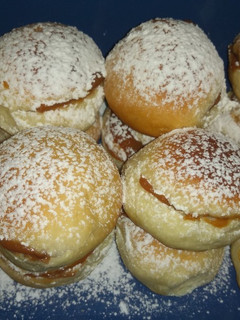 Una foto de Pan de leche relleno de dulce de leche 🤗