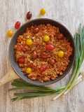 Cuscús con tomates al horno