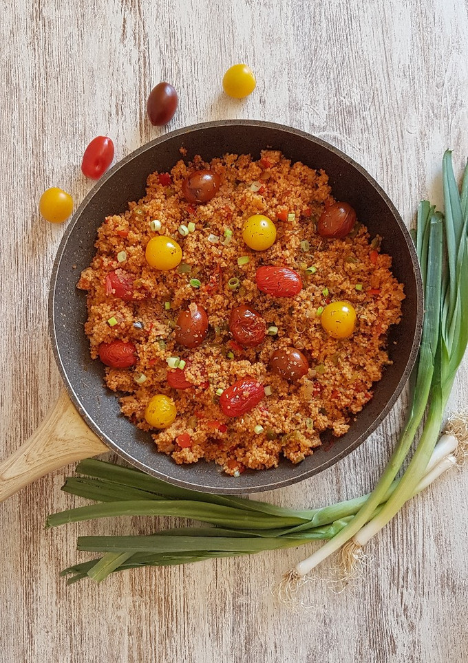 Una foto de Cuscús con tomates al horno