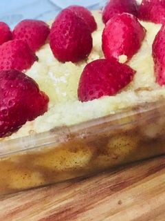 Una foto de POSTRE FRUTAL CON CRUMBLE 🍎🍌🍑🍓 🤩😋😋👏