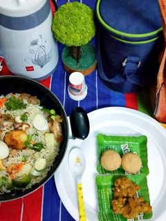 চিলি চিকেন স্প্রিং অনিয়ন রাইস উইথ এগ(chilli chicken spring onion rice with egg recipe in Bengali) রেসিপির প্রধান ছবি