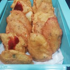 A picture of Kurkure Potato Fritters.
