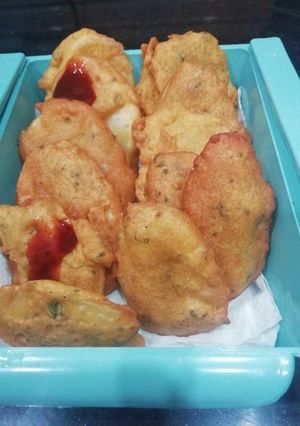 A picture of Kurkure Potato Fritters.
