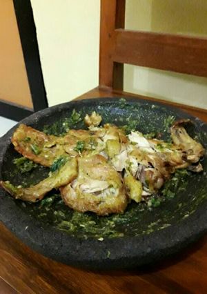 Foto resep Ayam dan tempe goreng geprek sambel hijau
