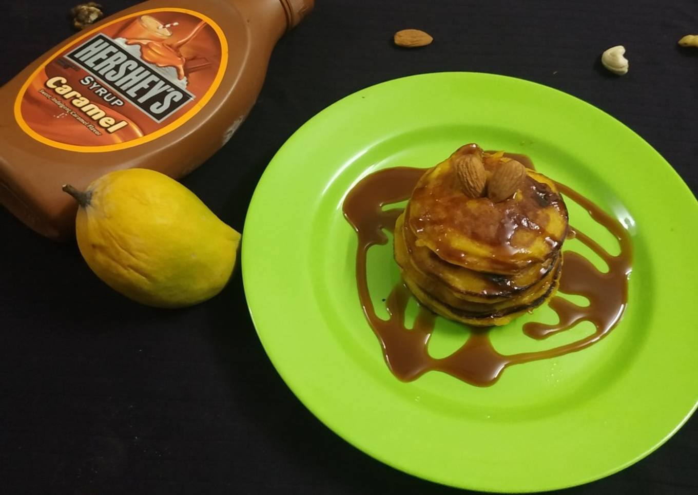 Mango pancakes with almonds and caramel sauce