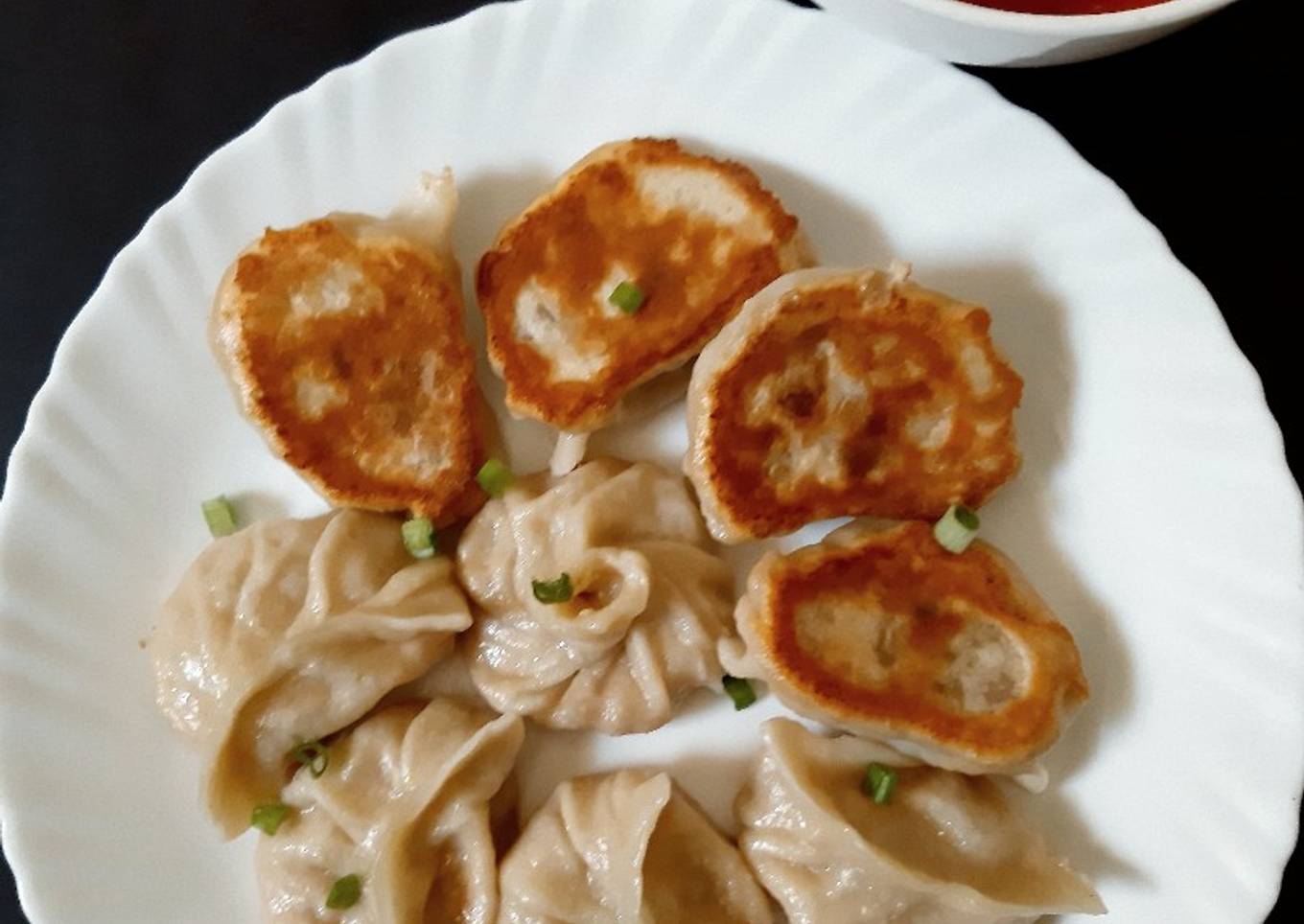 Kothey Momo with Roasted Garlic Tomato Chutney (Veg)