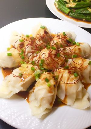 Hình của món Sủi cảo gà+tôm sốt mè cay.