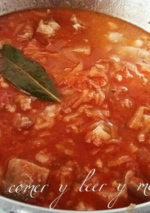 Foto principal de Manitas de cerdo con tomate, jamón y morro