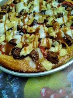 صورة لوصفة بيتزا بالفراخ وميكس الجبن مع صوص الباربيكيو 😋💓🍕