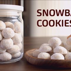 A picture of Snowball Cookies (Boule de Neige).