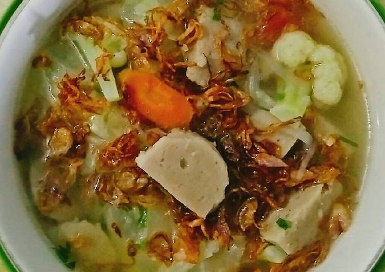 Langkah Mudah untuk Menyiapkan Sup bakso sapi + sayuran, Lezat Sekali