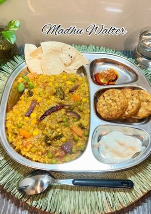 बुलगुर मिक्स दाल खिचड़ी (Bulgur Mix Lentils Khichdi) रेसिपी मुख्य फोटो