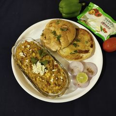Paneer bhurji (gravy form) with bun A picture of Paneer bhurji (gravy form) with bun.