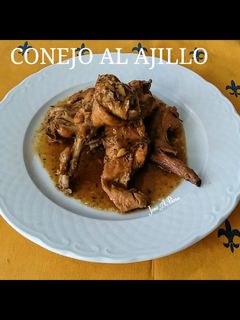Una foto de Conejo al ajillo
