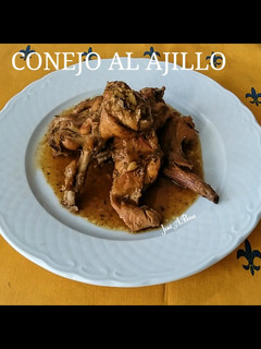 Una foto de Conejo al ajillo