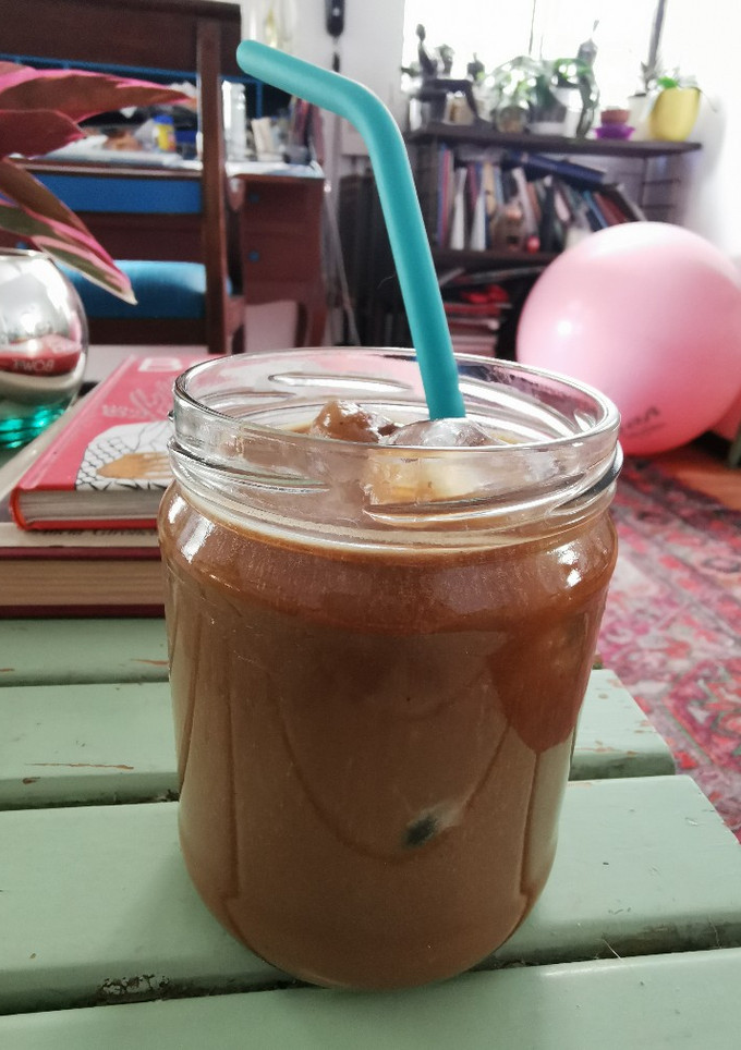 Una foto de Café de olla latte helado