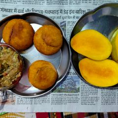 A picture of My favorite Batti chokha/Bharta and Mango.
