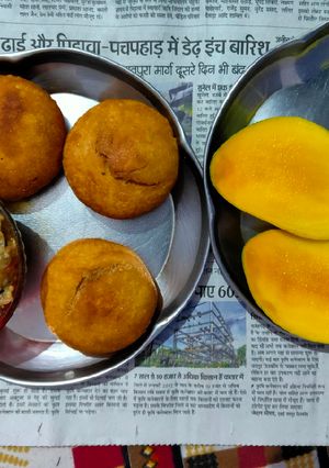 A picture of My favorite Batti chokha/Bharta and Mango.
