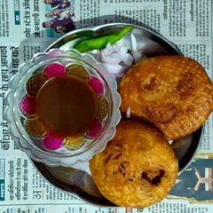 Khasta kachauri and meethi chutney A picture of Khasta kachauri and meethi chutney.