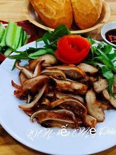 Hình của món Phá lấu tai heo.