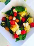 Ensalada de pasta fresca rellena Caprese