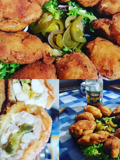 Una foto de Alitas de pollo con cheddar y Jalapeños