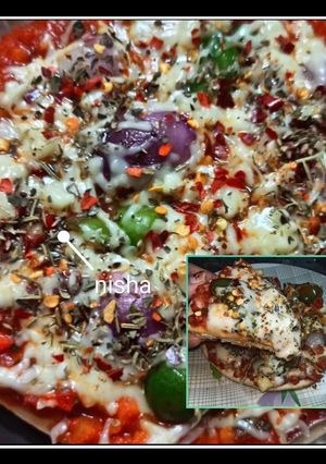 पिज़्ज़ा - विथ होममेड सॉस (Pizza with homemade sauce recipe in Hindi) रेसिपी मुख्य फोटो