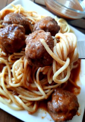 Una foto de Spaghetti meatball🇺🇸 (Spaghettis con Albóndigas)