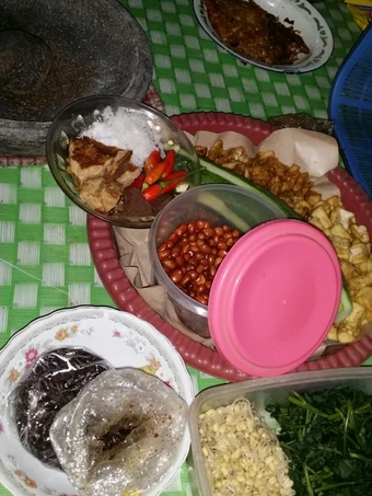 Cara Gampang Menyiapkan Resep Rujak petis edess yang  Bikin Ketagihan Anti Ribet, Lezat
