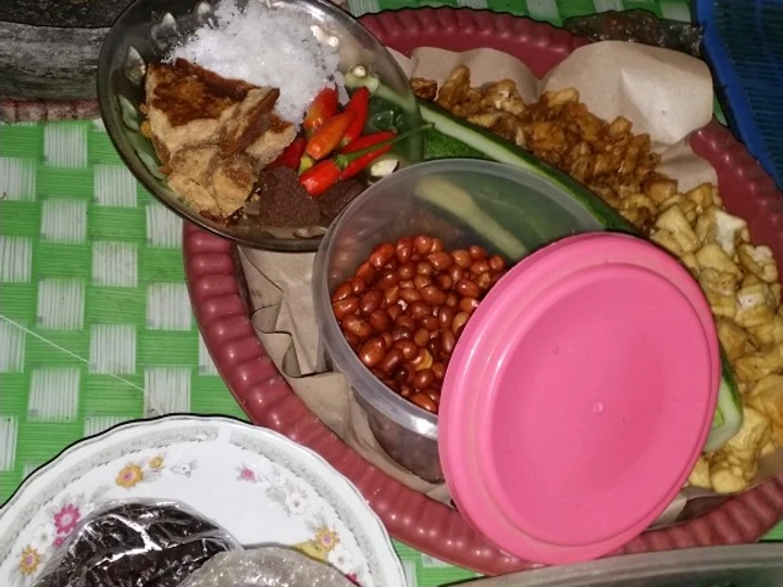 Cara Gampang Menyiapkan Resep Rujak petis edess yang  Bikin Ketagihan Anti Ribet, Lezat