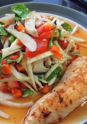 รูปของ ยำ2เห็ด กับสันในไก่ย่าง