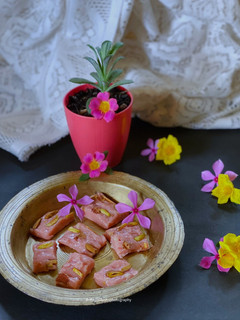 A picture of Golap Sandesh.