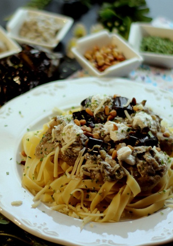 Una foto de Tagliatelles en Salsa de Berenjena y Ricota