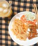 Nui sốt cà chua ăn kèm thịt lợn chiên giòn 😜