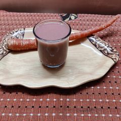 A picture of Pomegranate and carrot 🥕 juice.