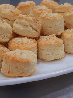Una foto de Scones de queso 🧀