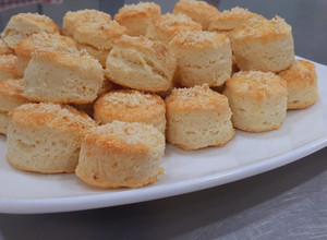 Una foto de Scones de queso 🧀