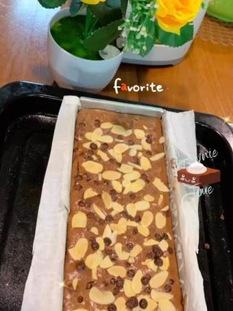 Langkah Mudah untuk Membuat Resep Shiny crust brownies almond chocochips yang Sempurna Anti Ribet, Menggugah Selera