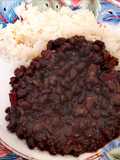 Frejoles negros con cecina