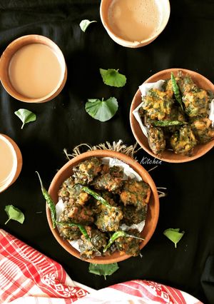 A picture of Thankuni Patar Bora (Centella Leaves Pakora / Fritters - Bong style).
