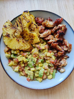 Una foto de Pollo con piña